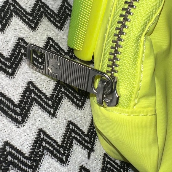 NWT OG Electric Lemon lululemon Everywhere Belt Bag EBB 1L - Picture 4 of 11